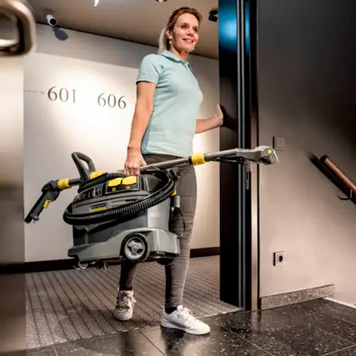 Lavadora de Estofos 1200W Karcher PUZZI 8/1 ADV